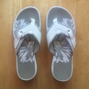 New Clarks Breeze Mila Thong Sandals